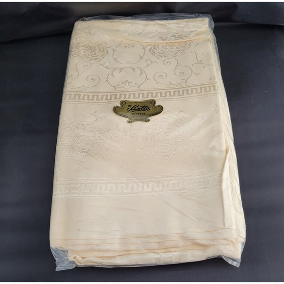 Damask Tablecloth Bates Rayon Supreme Ivory 66 x 84 Rectangle New Old Stock - Picture 8 of 12